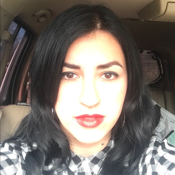 Meet your Posher, Nicolette - Picture 1 of 1